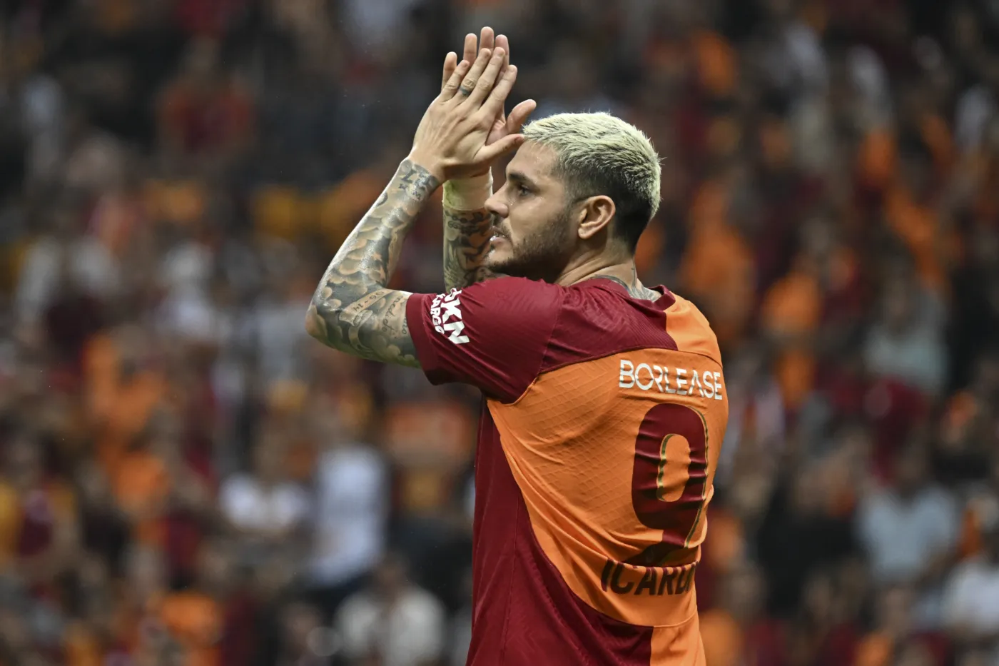 Vì sao trận Galatasaray bị bỏ dở? 02