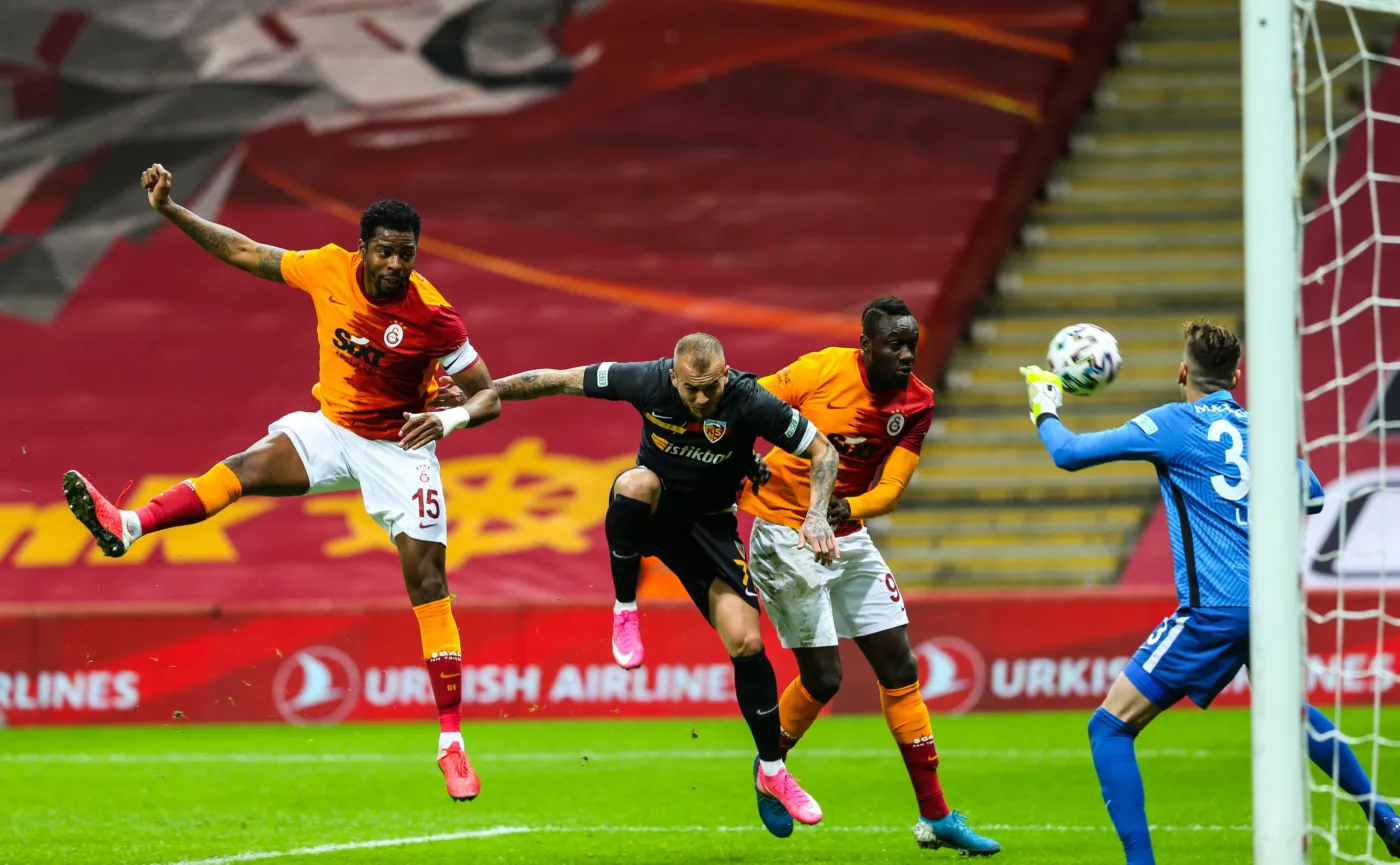 Galatasaray Đấu Với Kayserispor 01