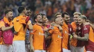 Cầu Thủ Lớn Tuổi Nhất Từng Chơi Cho Galatasaray Là Ai?